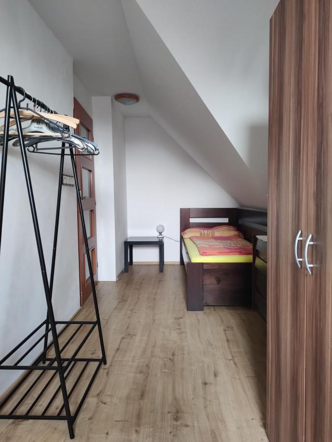 Apartman V Podkrovi Apartment โดบรุชกา ภายนอก รูปภาพ